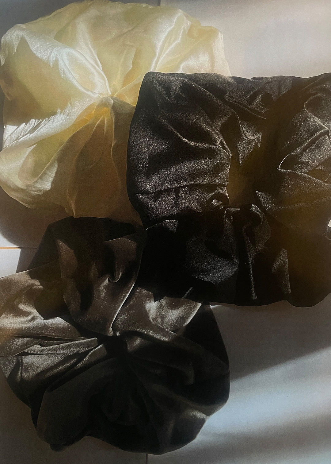Silk Voluminous Scrunchie (Black)