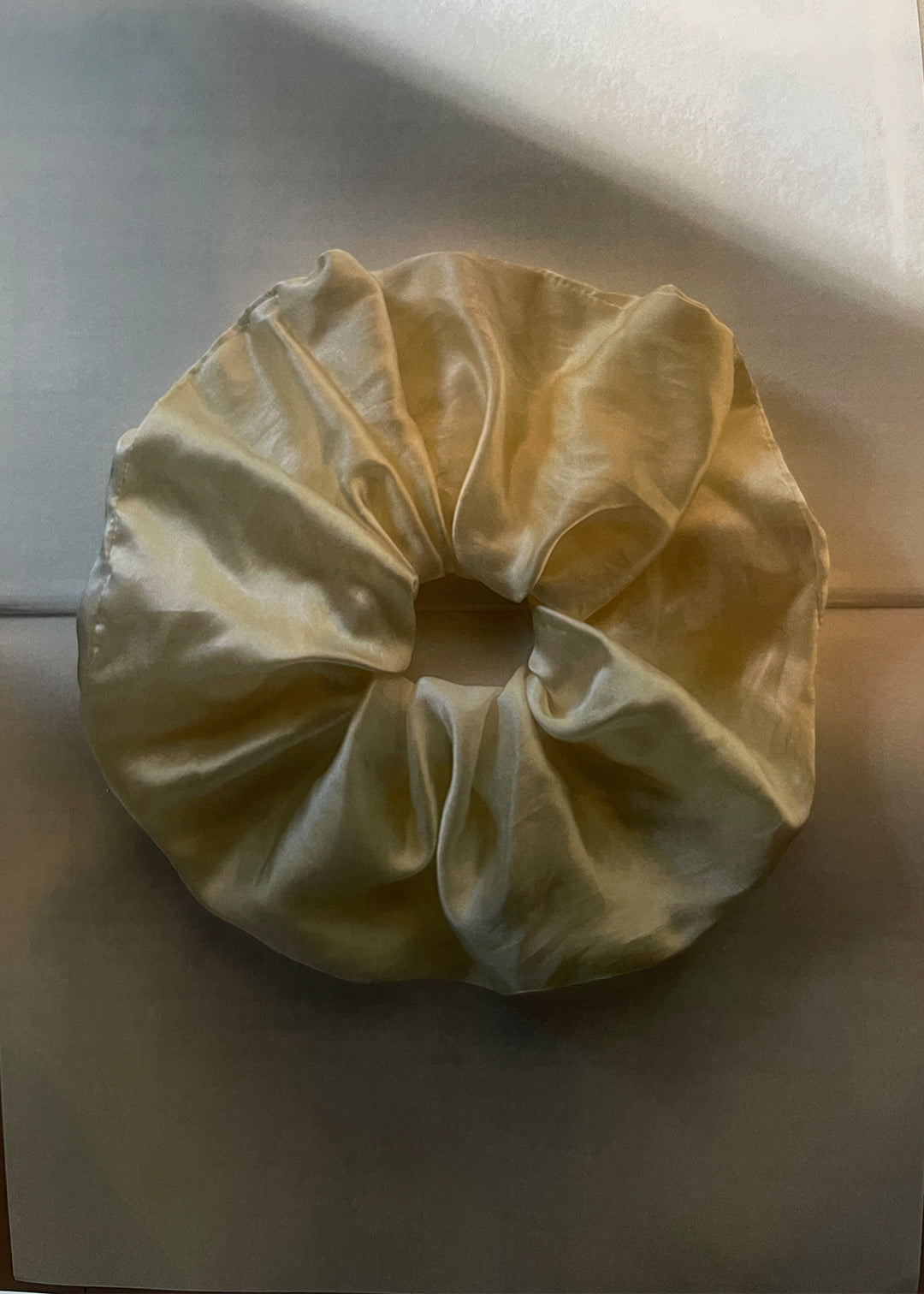 Silk Voluminous Scrunchie (Ivory)