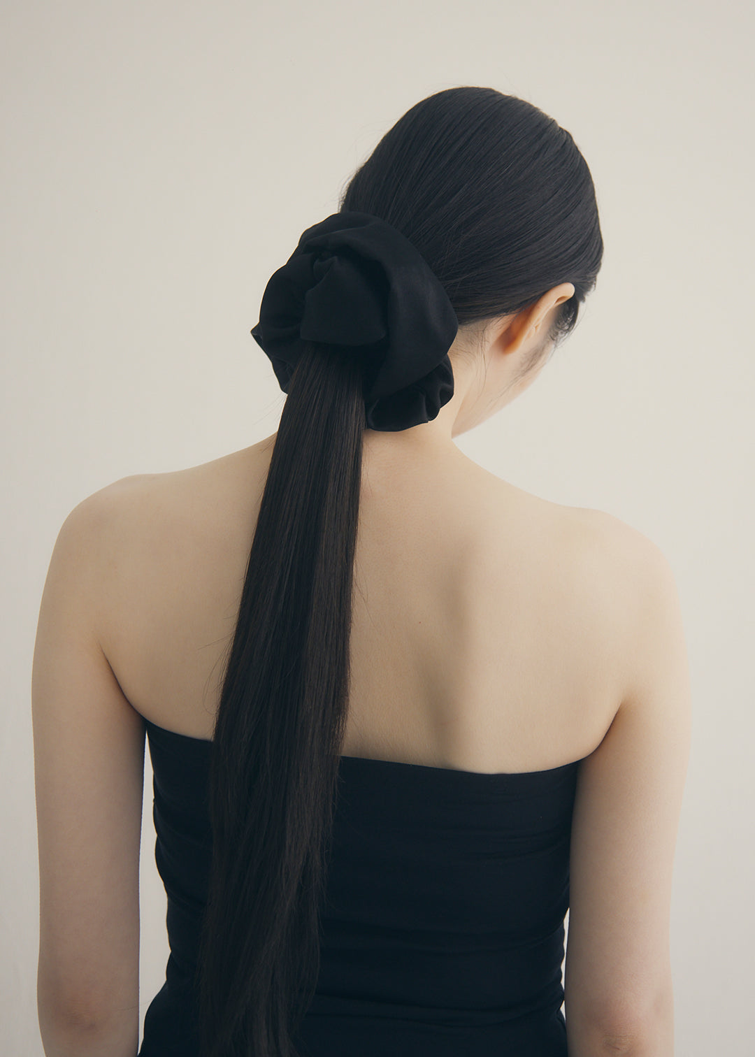 Silk Voluminous Scrunchie (Black)