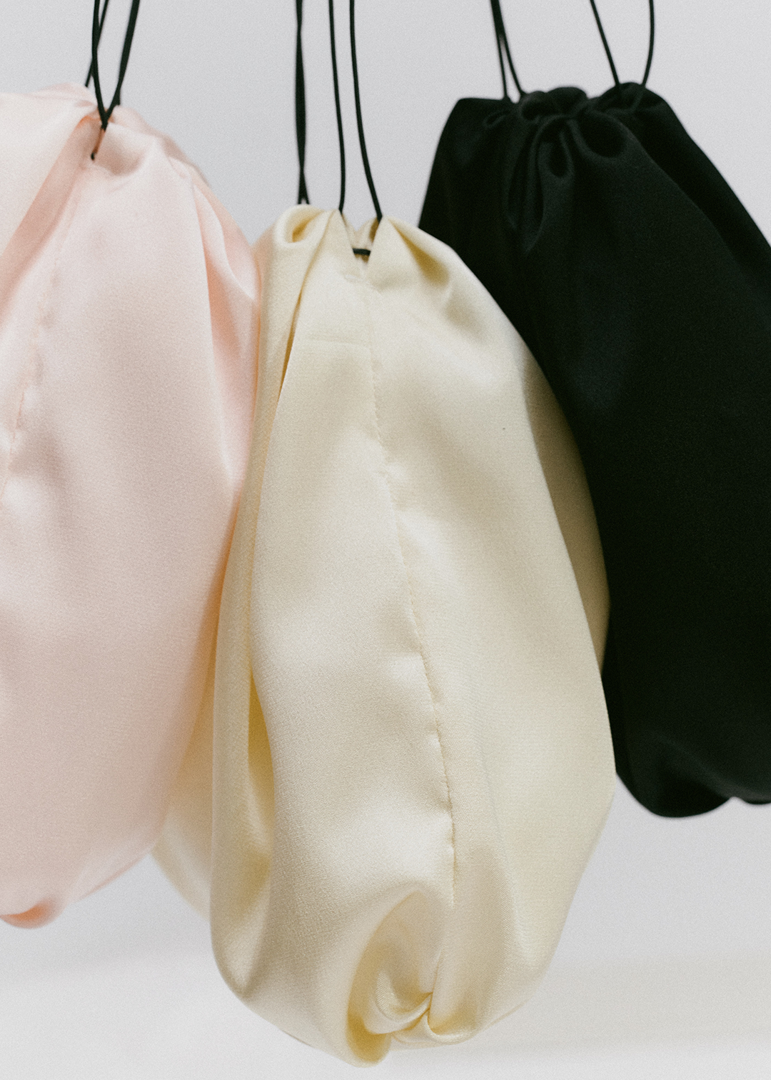 【10/3(Sat) 11:00】Pearl Satin Pouch Bag (Black)