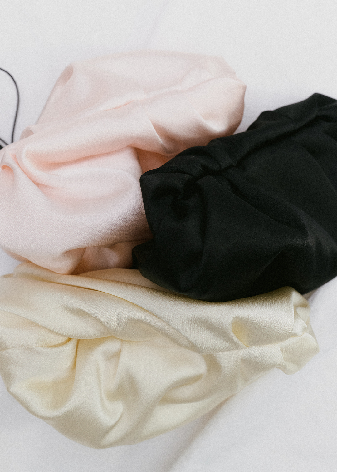 【10/3(Sat) 11:00】Pearl Satin Pouch Bag (Black)