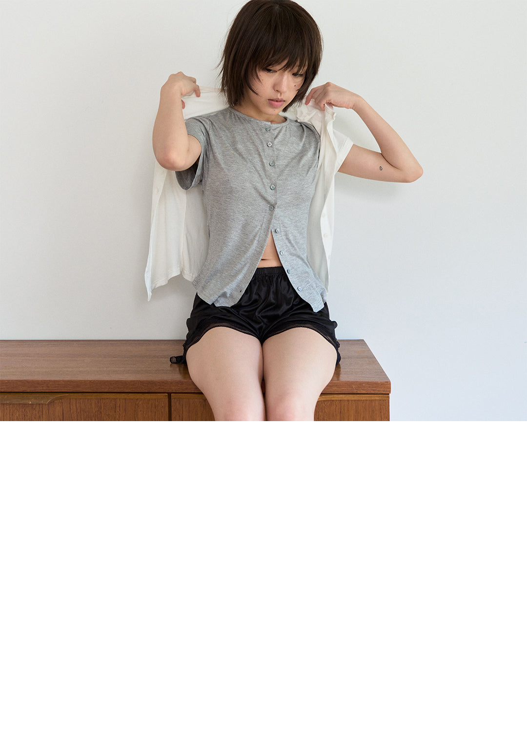 Cardigan Tee (Gray)