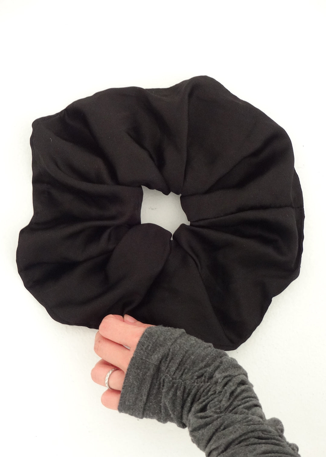 Silk Voluminous Scrunchie (Black)