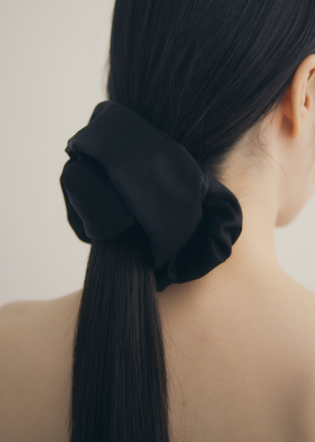 Silk Voluminous Scrunchie (Black)