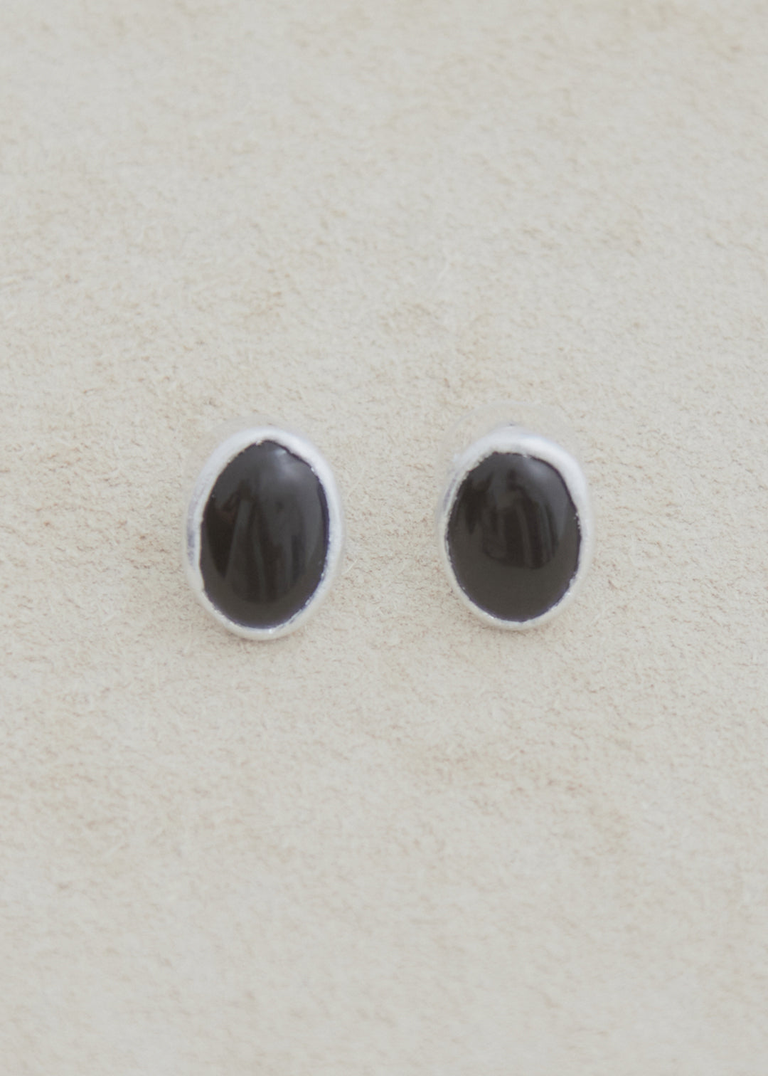 Onyx Boule Pierce