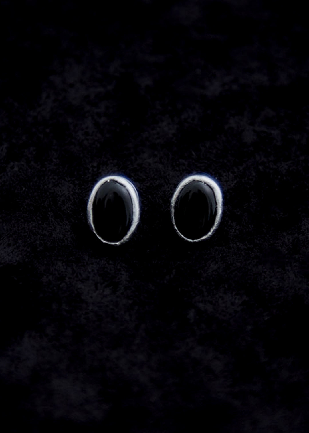 Onyx Boule Pierce