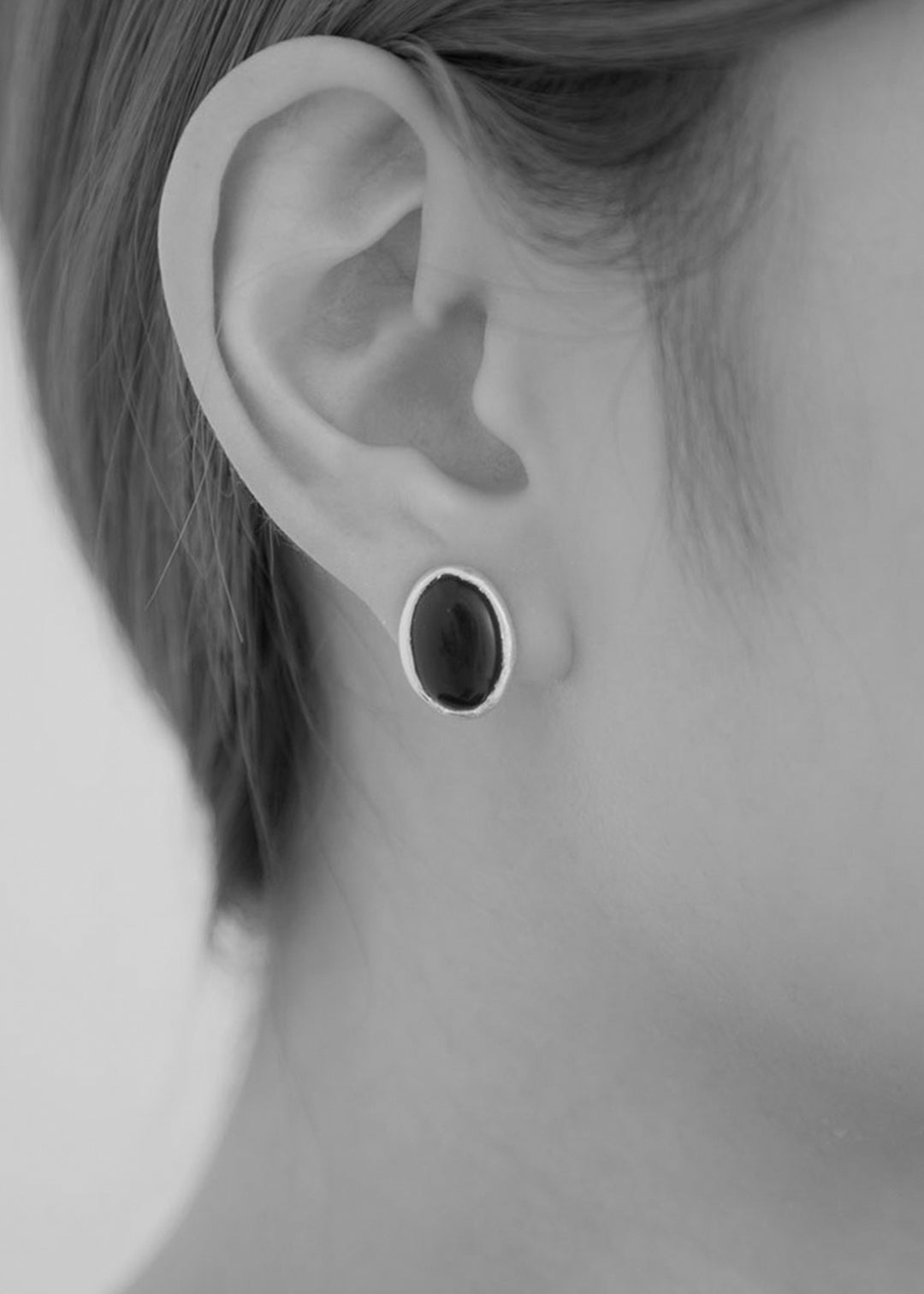 Onyx Boule Pierce